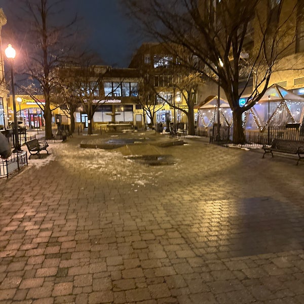 Photos at Lincoln Square (Giddings Plaza) Ravenswood 28 tips from