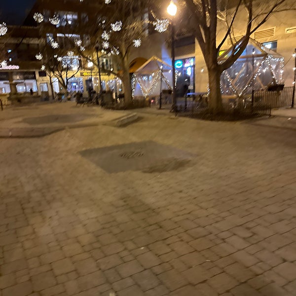 Photos at Lincoln Square (Giddings Plaza) Ravenswood 28 tips from