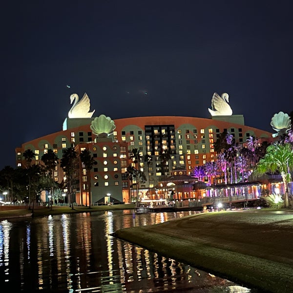 Photo taken at Walt Disney World Dolphin Hotel by Beth S. on 1/2/2024