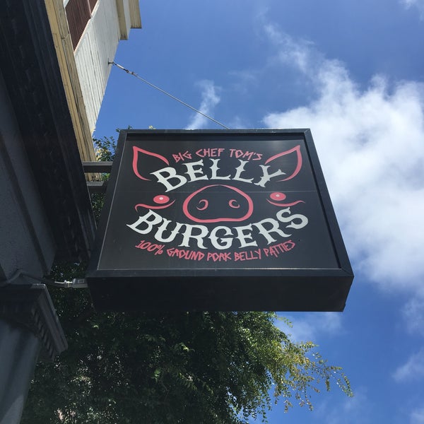 6/28/2017 tarihinde Len K.ziyaretçi tarafından Big Chef Tom’s Belly Burgers'de çekilen fotoğraf
