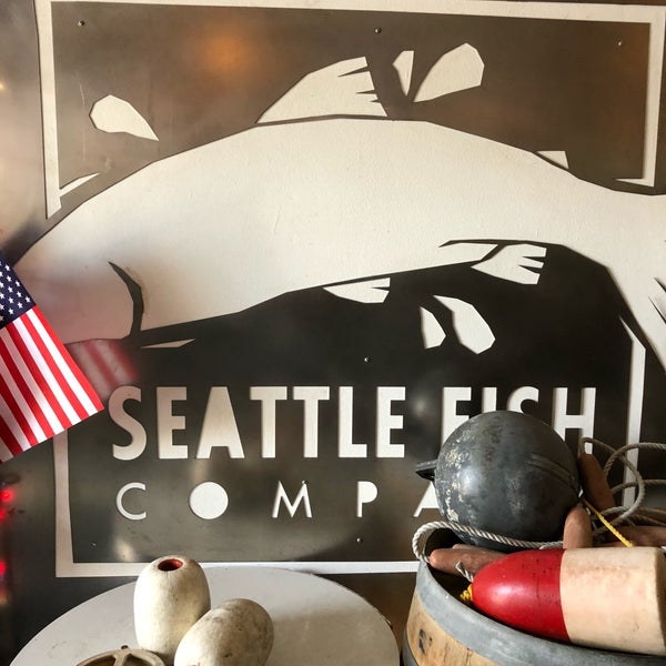Снимок сделан в Seattle Fish Company пользователем Len K. 8/9/2018