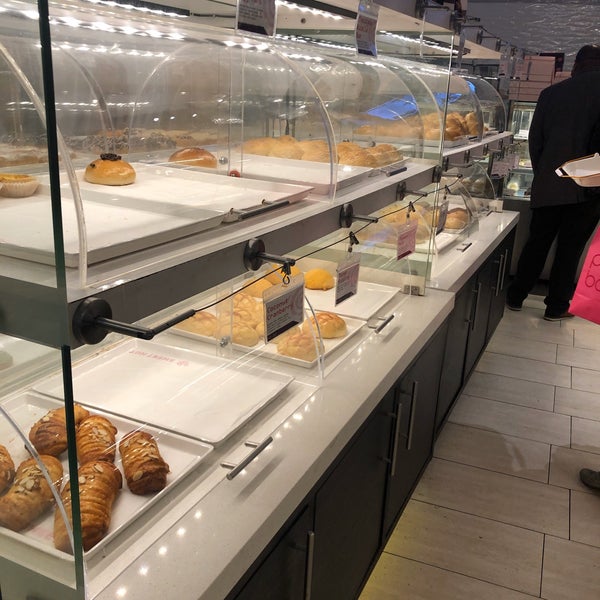 10/24/2019にLen K.がSweet Hut Bakery &amp; Cafeで撮った写真