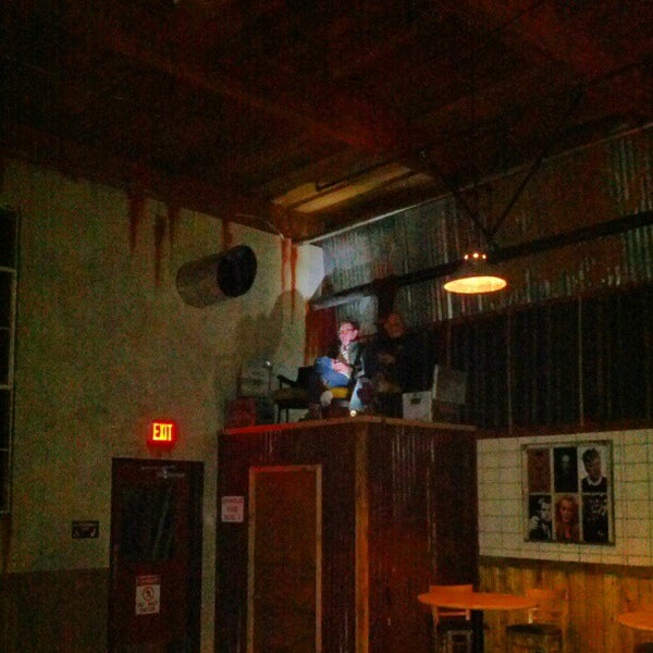 Photo taken at Volcanic Theatre Pub by Rob W. on 2/10/2013