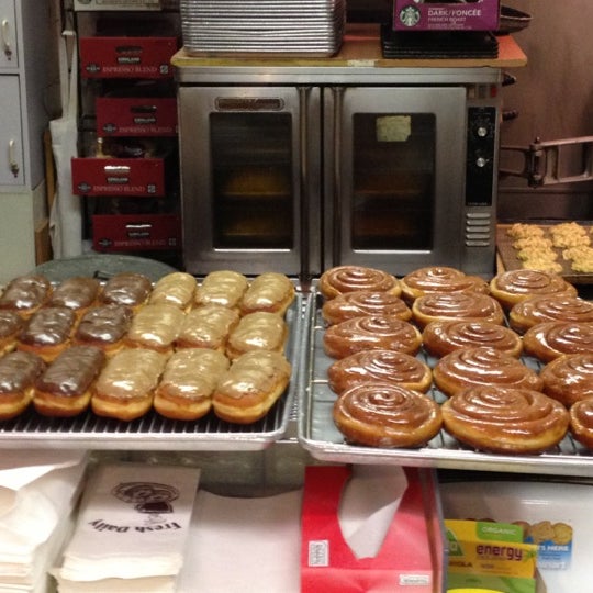 11/16/2012 tarihinde Danziyaretçi tarafından Allstar Donuts'de çekilen fotoğraf