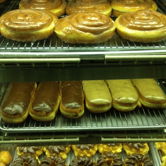 12/9/2012 tarihinde Danziyaretçi tarafından Allstar Donuts'de çekilen fotoğraf