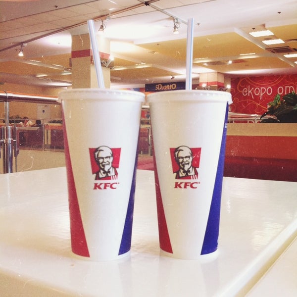 Das Foto wurde bei KFC von Victoria K. am 7/15/2014 aufgenommen