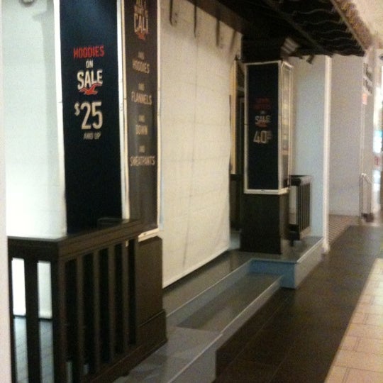 hollister countryside mall