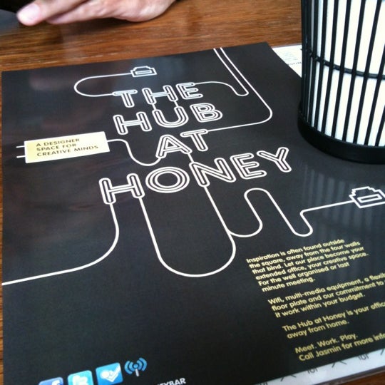 Das Foto wurde bei Honey Bar and Restaurant von Keith M. am 11/4/2011 aufgenommen