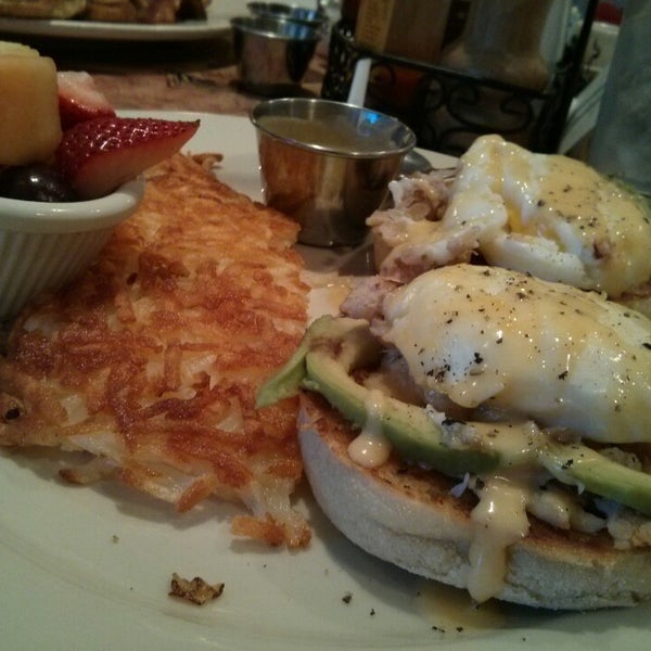 Снимок сделан в Bailey&#39;s Breakfast &amp; Lunch пользователем Danelle S. 11/23/2013