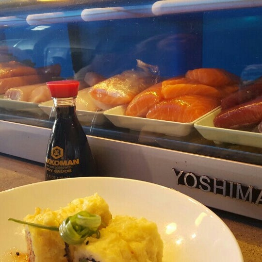 Foto scattata a Baby Blue Sushi Sake Grill da Danelle S. il 3/11/2016
