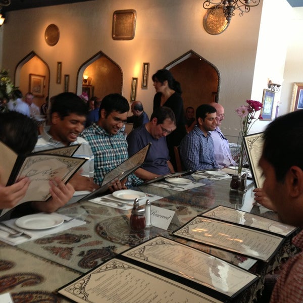 รูปภาพถ่ายที่ Chelokababi Restaurant โดย Larry L. เมื่อ 7/24/2013