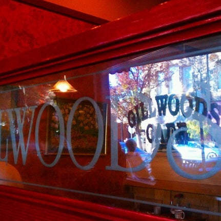Снимок сделан в Gillwoods Cafe пользователем E M. 11/3/2012