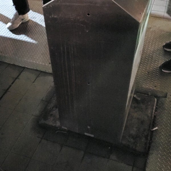 三鷹駅南口喫煙所 三鷹 下連雀3 46