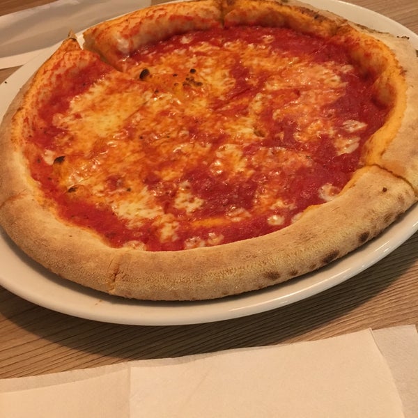 Foto tomada en Del Popolo Pizza  por Kelsey el 3/6/2017