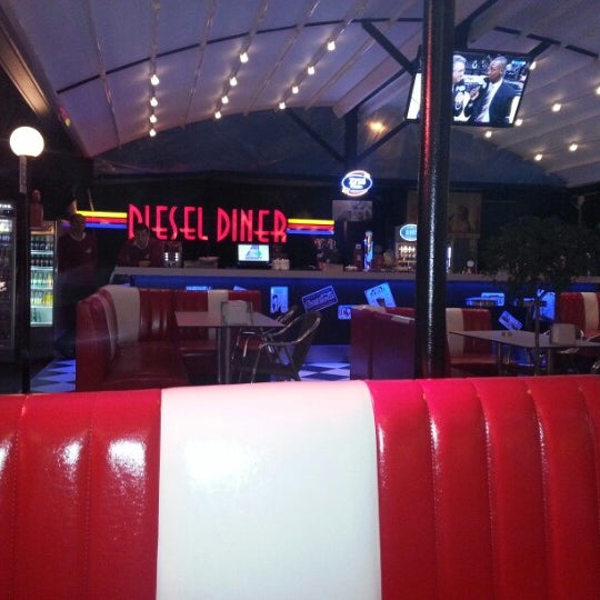 Foto tirada no(a) Diesel Diner por Ilker Y. em 12/6/2012