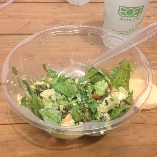 Photo prise au Crisp Salad Company par Velvet le5/11/2014