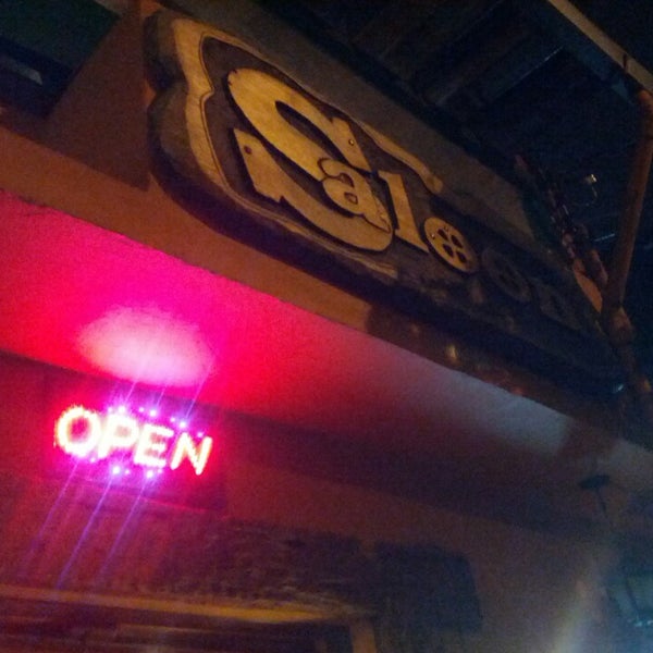 Foto tirada no(a) Saloon Pub &amp; Pinball por Newton U. em 7/20/2013