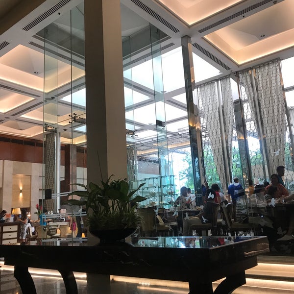 Photo taken at Diamond Hotel Philippines by Alina D. on 8/19/2018