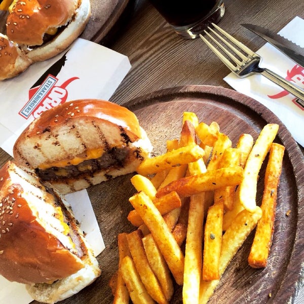 Photo taken at Ora&#39; Steak &amp; Burgers by Ayşenur T. on 7/22/2018