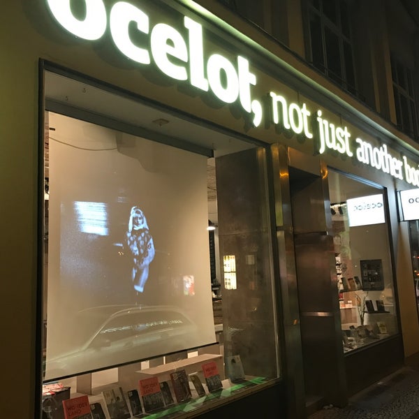 Das Foto wurde bei ocelot, not just another bookstore von Marc D. am 10/1/2016 aufgenommen