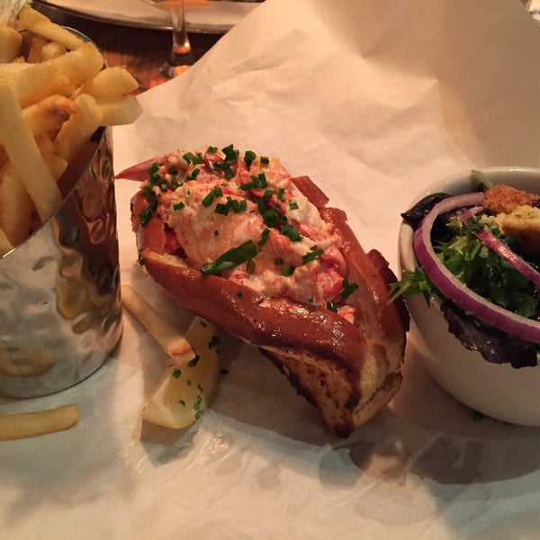 12/19/2014 tarihinde Andy F.ziyaretçi tarafından Burger &amp; Lobster'de çekilen fotoğraf