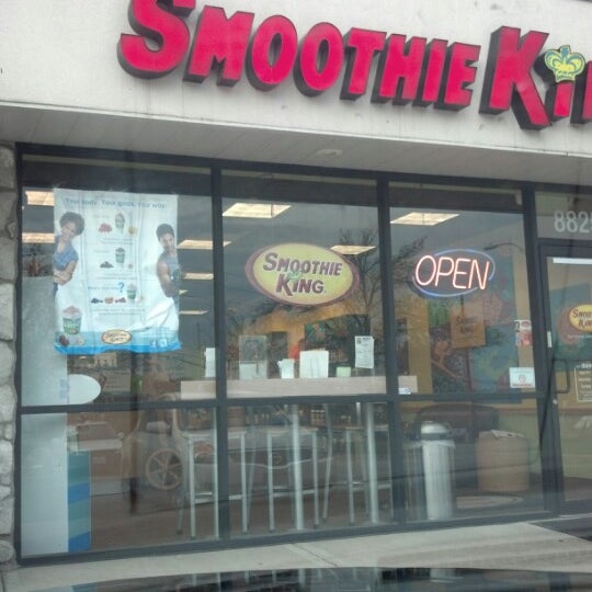 Photo taken at Smoothie King by Janelle W. on 9/14/2012