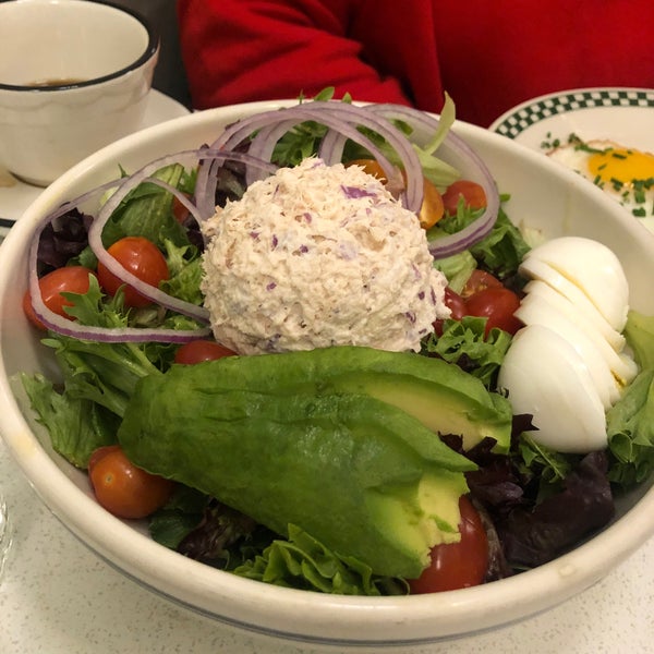 Photo taken at Baz Bagel and Restaurant by Rei on 2/16/2020