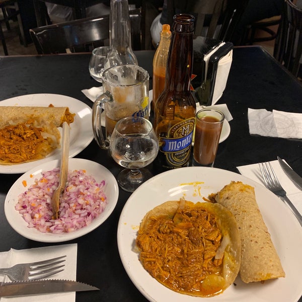 รูปภาพถ่ายที่ Restaurante - Bar Montejo โดย Aarón L. เมื่อ 6/20/2019