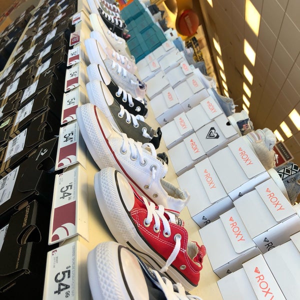 famous footwear stratford square mall