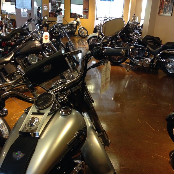 Foto diambil di Bergen County Harley-Davidson oleh JT pada 8/15/2014