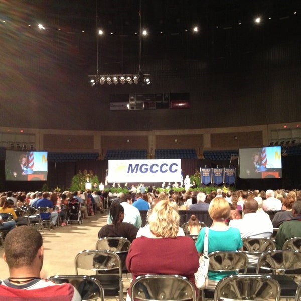 5/9/2013 tarihinde Kevin T.ziyaretçi tarafından Mississippi Coast Coliseum &amp; Convention Center'de çekilen fotoğraf