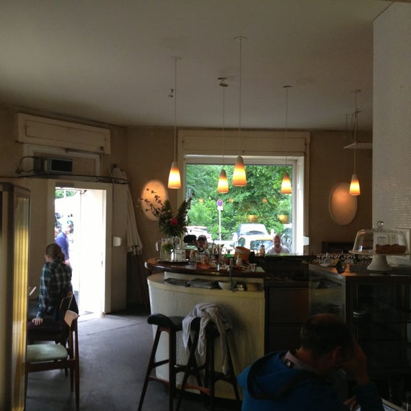 รูปภาพถ่ายที่ Café Liebling โดย O K. เมื่อ 5/26/2013