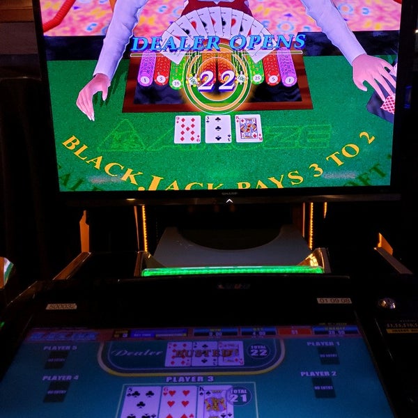 Foto diambil di Pioneer Hotel and Gambling Hall oleh Jerry G. pada 1/1/2021