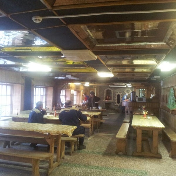 Интерьеры столовых общественного питания. Ресторан харчевня горячий ключ. Завтрак в кафе. Шрифт похожий на трактир. Интерьер кафе столовой.