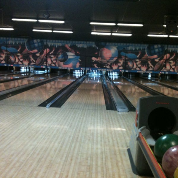 Photo taken at Skidmore&#39;s Holiday Bowl by K G. on 3/12/2013