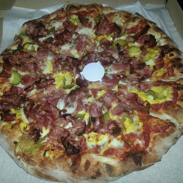 Foto tirada no(a) Downey Pizza Company por MARIO81 M. em 2/28/2013