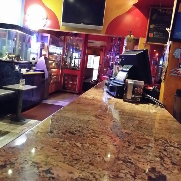 Foto tirada no(a) Sinbad Cafe &amp; Hookah Bar por B.A.Stoner 4. em 1/28/2014