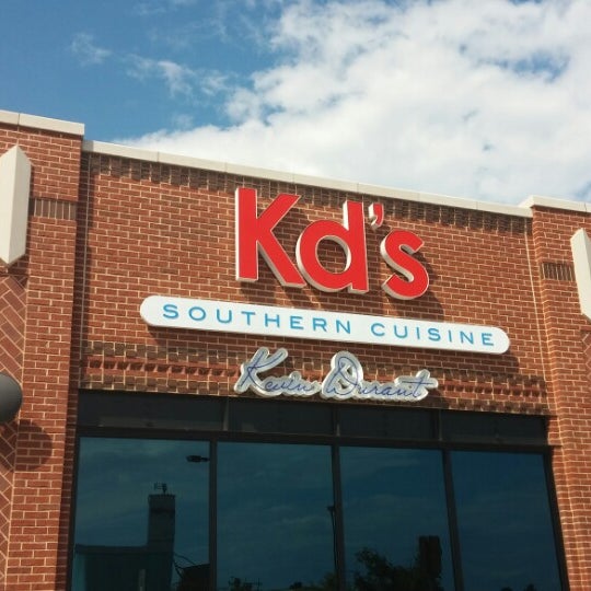 รูปภาพถ่ายที่ KD&#39;s Kevin Durant&#39;s Restaurant โดย Henry West C. เมื่อ 8/29/2014