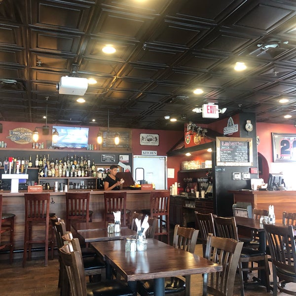 Foto scattata a Left Bank Burger Bar da Minnie K. il 7/25/2019