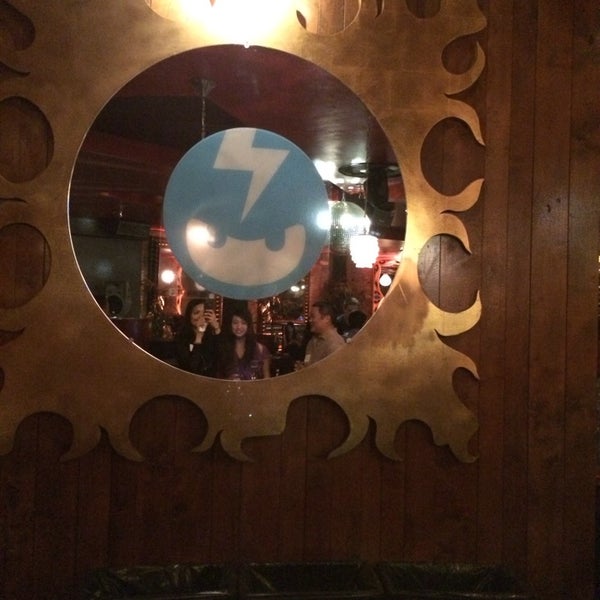 Das Foto wurde bei Roe Nightclub &amp; Lounge von Sylvie am 3/19/2014 aufgenommen