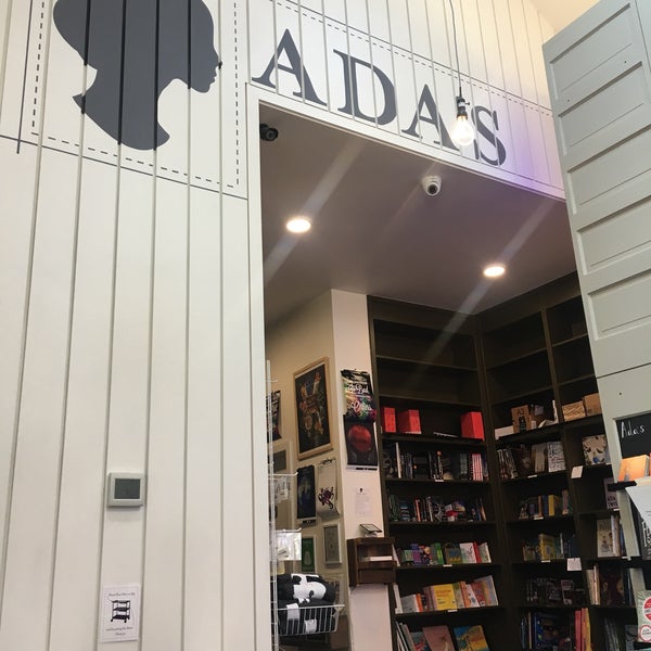 Photo taken at Ada&#39;s Technical Books and Cafe by Sylvie on 8/11/2018