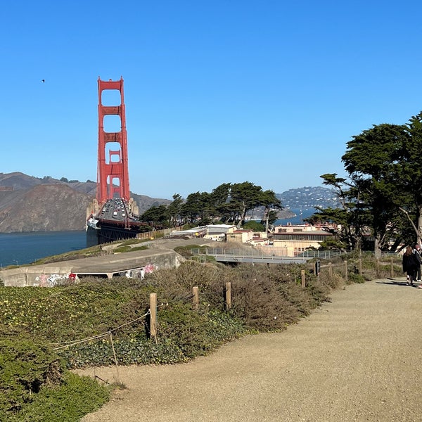 รูปภาพถ่ายที่ Golden Gate Overlook โดย Sylvie เมื่อ 11/24/2022