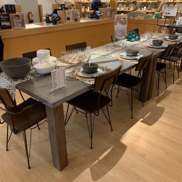 Photo taken at Crate &amp; Barrel by Sylvie on 3/17/2019
