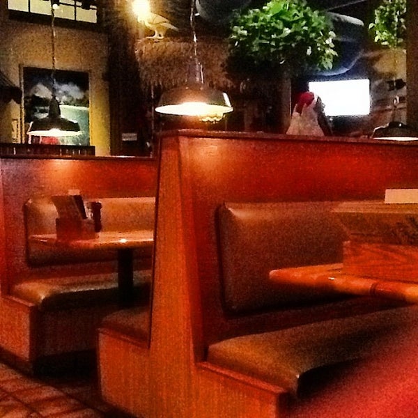 12/6/2012にLA Social F.がIslands Restaurantで撮った写真