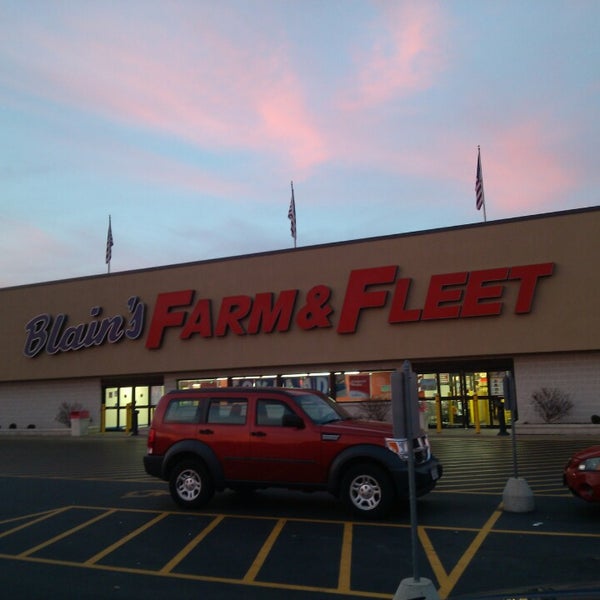 11/15/2013にFritz O.がBlain&#39;s Farm &amp; Fleetで撮った写真