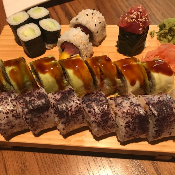 Das Foto wurde bei Sushi Bar von Lyudmil I. am 7/24/2017 aufgenommen