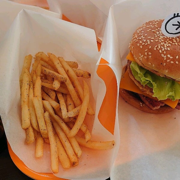 Sasebo C B Burgers Burger Joint In 佐世保市 Sasebo C B Burgers Burger Joint In 佐世保市