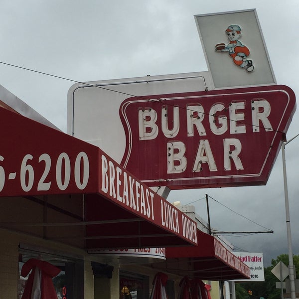 Foto diambil di Burger Bar oleh Carter pada 7/2/2015