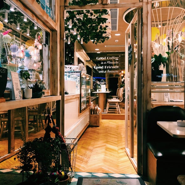 รูปภาพถ่ายที่ Blum Coffee House โดย Maha เมื่อ 10/10/2019