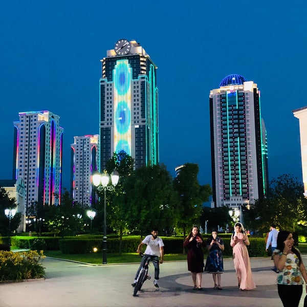 проспект путина в чечне. площадь ахмата кадырова грозный. золотая площадь кадырова. грозный музей ахмада кадырова. мечеть «сердце чечни», г.